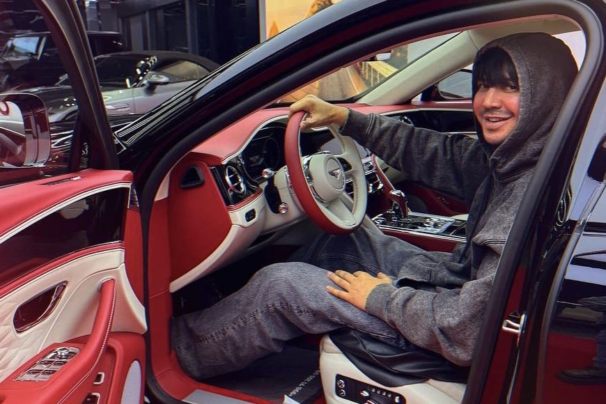 Хамдам Собиров приобрел авто марки Bentley за $360 тысяч