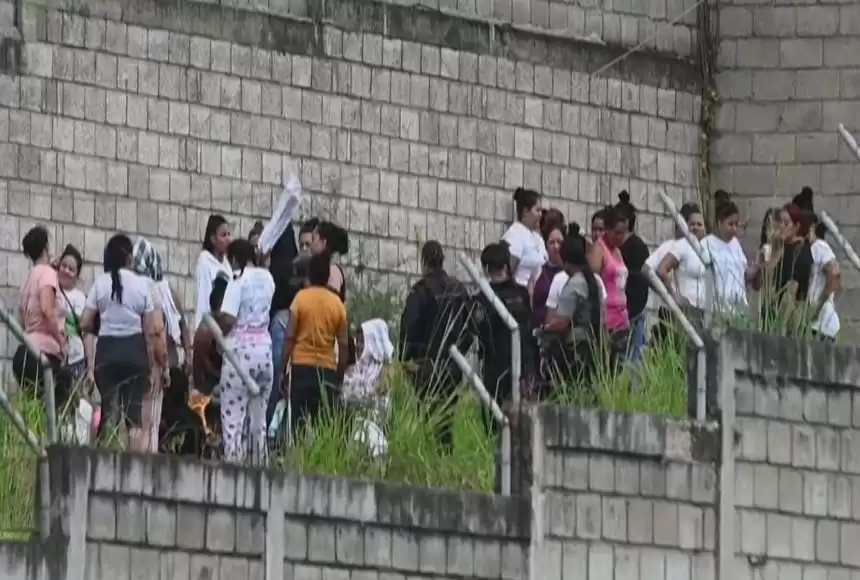 Свыше 40 человек погибли во время бунта в женской тюрьме Гондураса