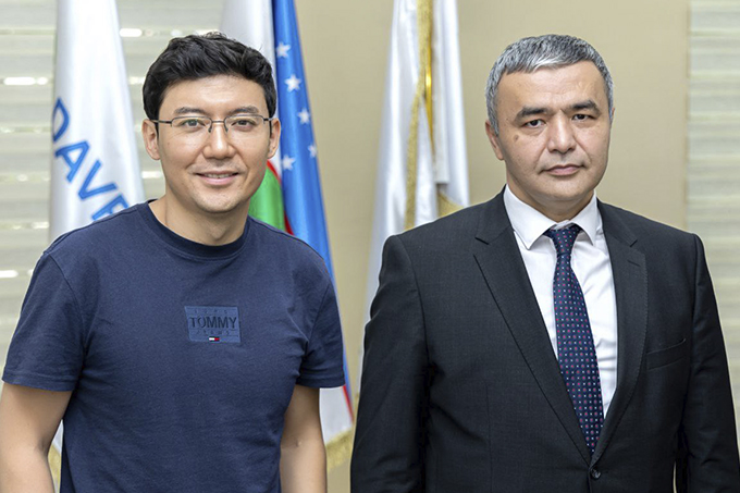 Самадов Абдумаджид, председатель правления банка «Davr Bank» и Дамир Какиев, глава трансформации банка.