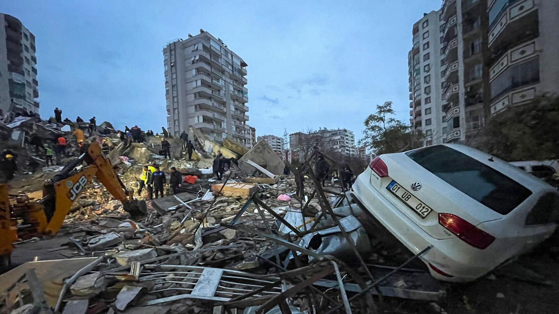 В Турции разыскивают 13 узбекистанцев, оказавшихся в зоне разрушительных землетрясений