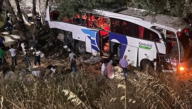 В Турции пассажирский автобус слетел в овраг, погибли 12 человек