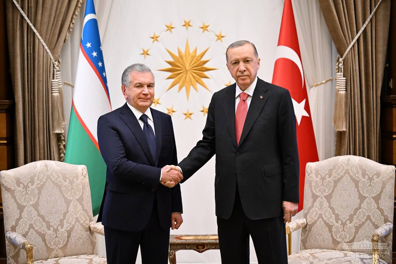 Мирзиёев и Эрдоган провели встречу в Анкаре 