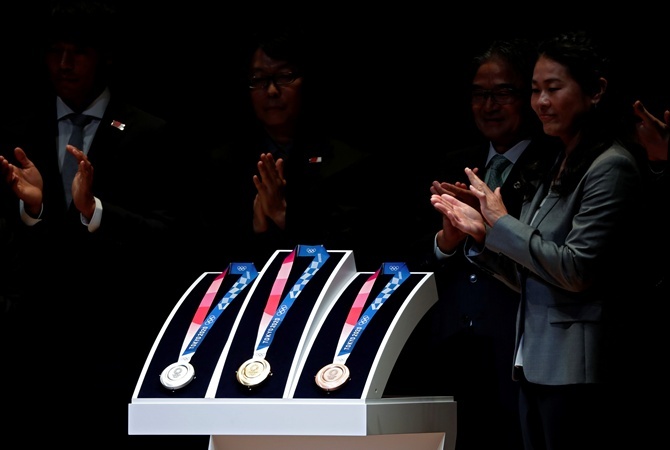 Теперь Олимпийские призеры будут сами надевать на себя медали на Играх в Токио