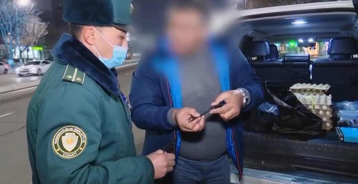 В Ташкенте мужчину оштрафовали за кухонный ножик в машине 