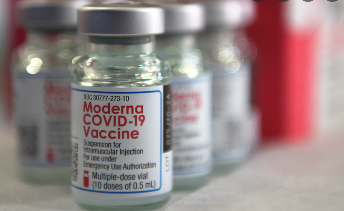 После прививки Moderna нужно будет вколоть дополнительную дозу вакцины