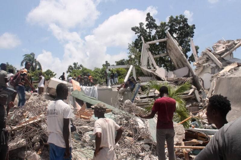 На Гаити произошло сильное землетрясение. Погибли более 300 человек - видео