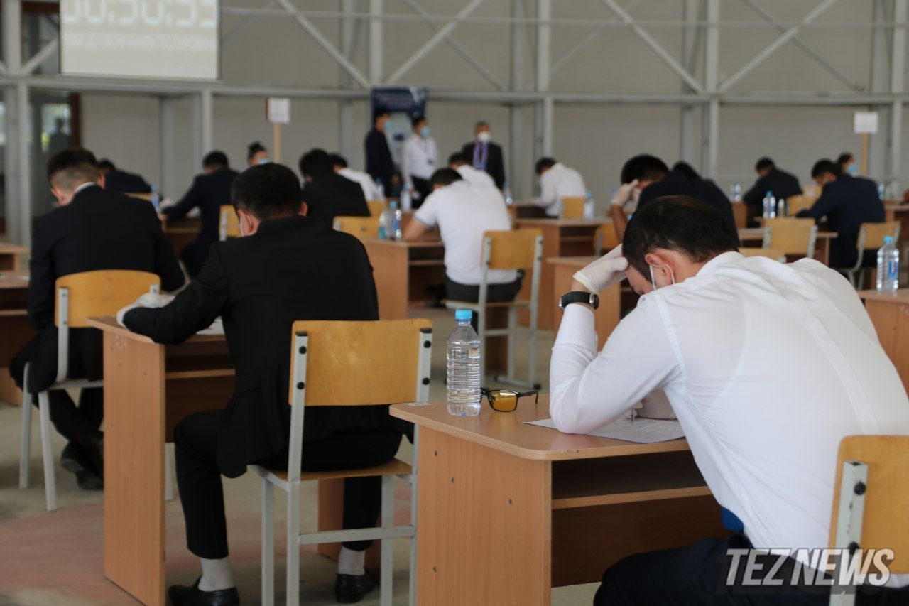 В Узбекистане примерно каждый десятый выпускник хочет уехать на заработки — статистика