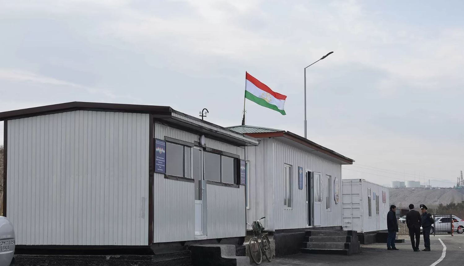 Таджикистан отменил коронавирусные ограничения на пограничных переходах