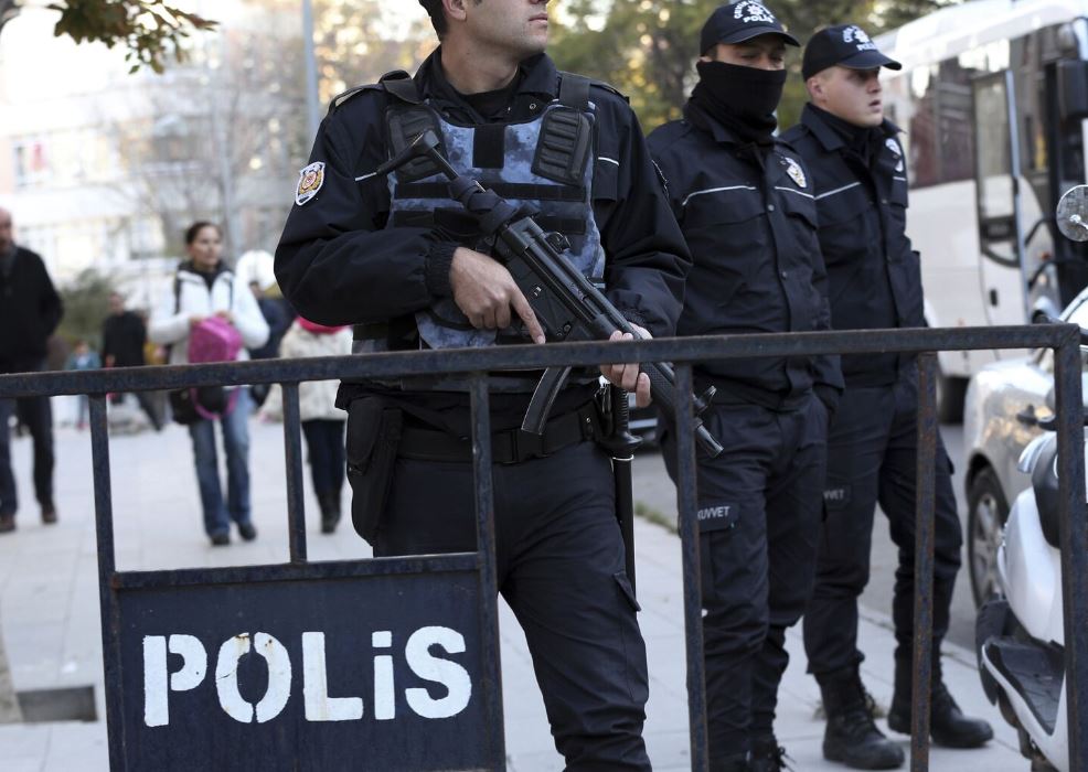 По делу о теракте у суда в Стамбуле задержали 90 человек