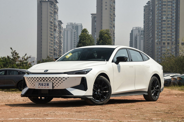 Changan анонсировал обновленный Uni-V