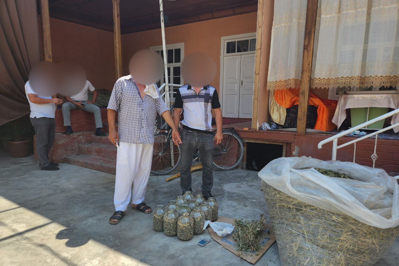 В одном из домов Ферганы нашли почти 40 кг наркотических веществ