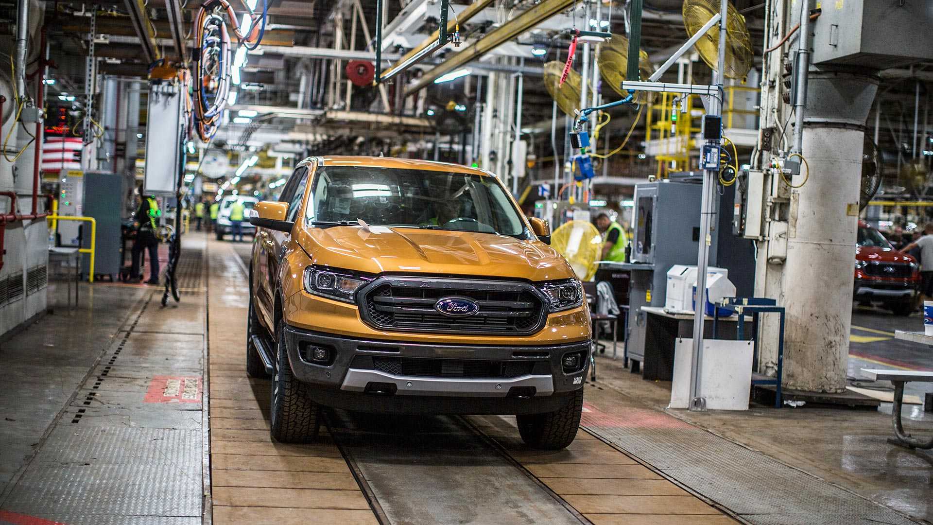 Ford может уволить до 40% работников из-за сборки электрокаров