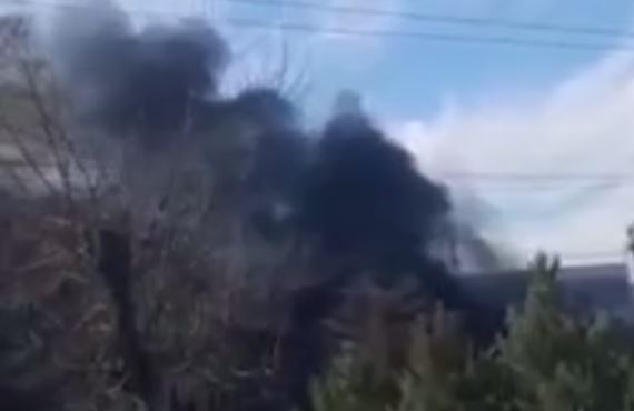 На Бектемире произошел крупный пожар в цеху — видео