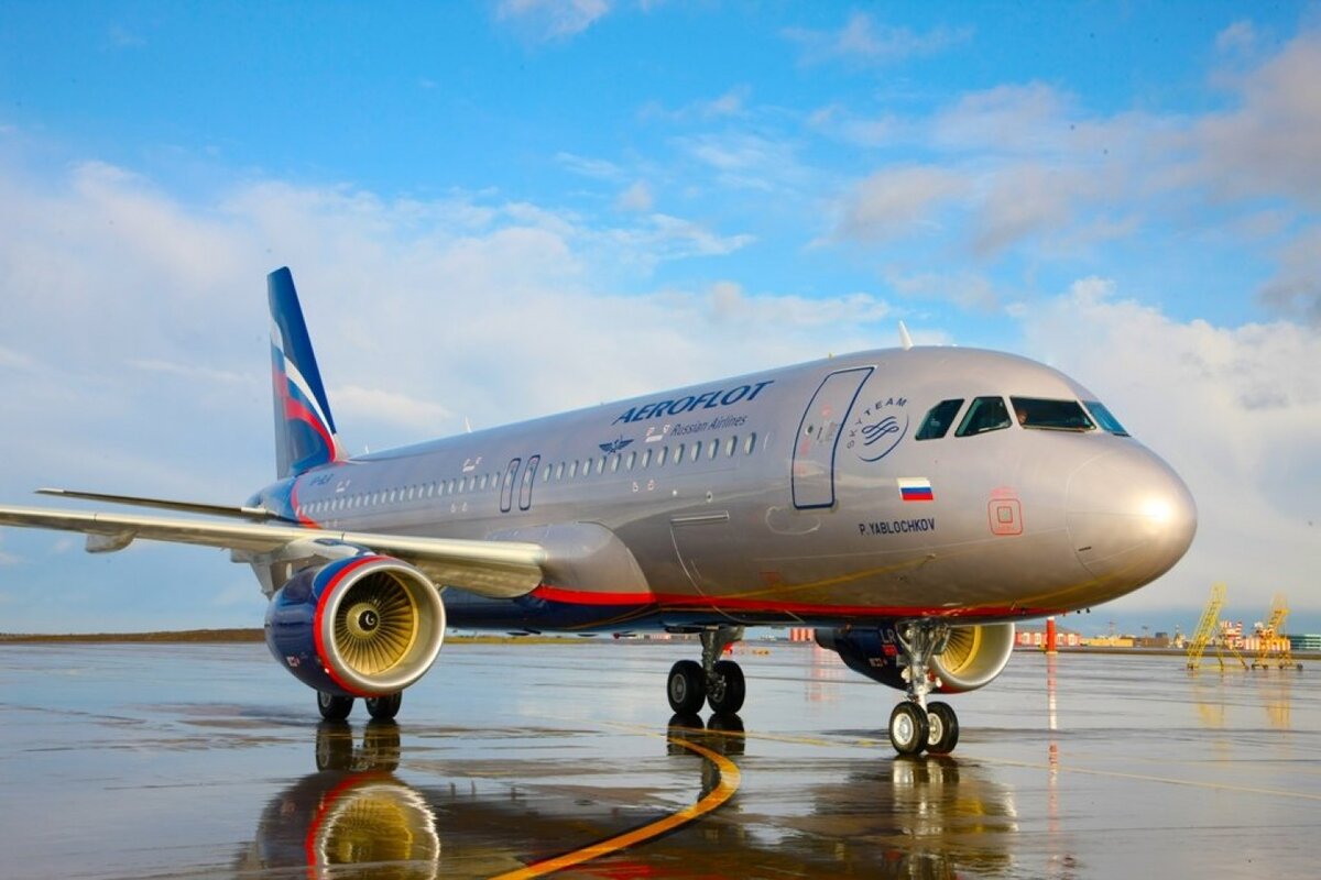Самолет, летевший в Самарканд, совершил экстренную посадку в Казахстане
