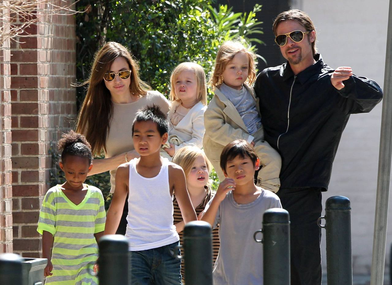 Почему Анджелина Джоли и Брэд Питт не могут оставить друг друга в покое 