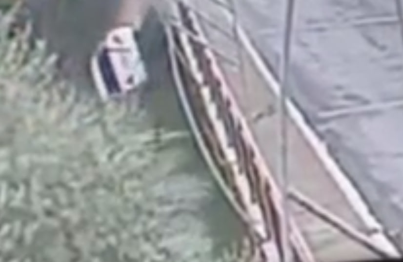 В Сырдарье Nexia пробила ограждение и упала в канал: погибли пять человек