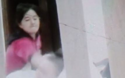 Жительница Хорезма избила больную свекровь — видео