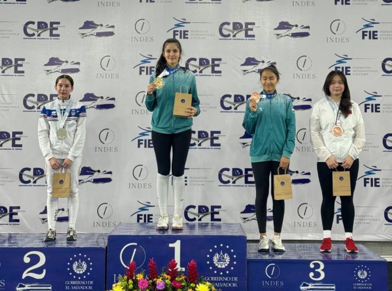 Шпажистка Дилназ Мурзатаева завоевала «золото» на этапе Кубка мира