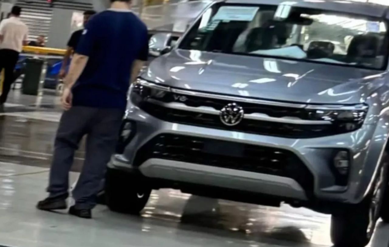 Появилось живое фото обновленного Volkswagen Amarok