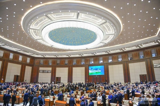 Вновь избранный президент Узбекистана Шавкат Мирзиёев принес присягу и официально вступил в должность