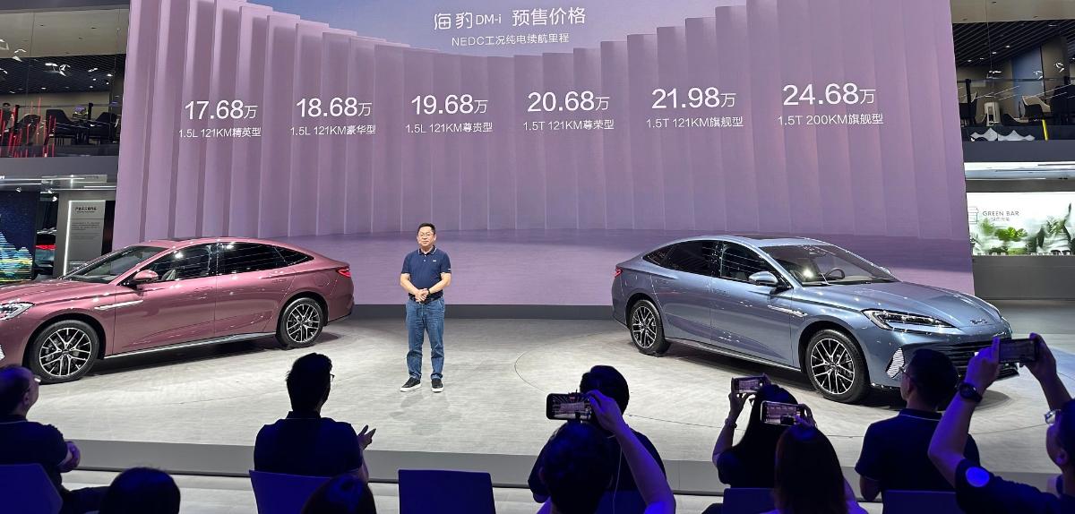 BYD в Чэнду показал все шесть новых комплектаций гибридного Seal