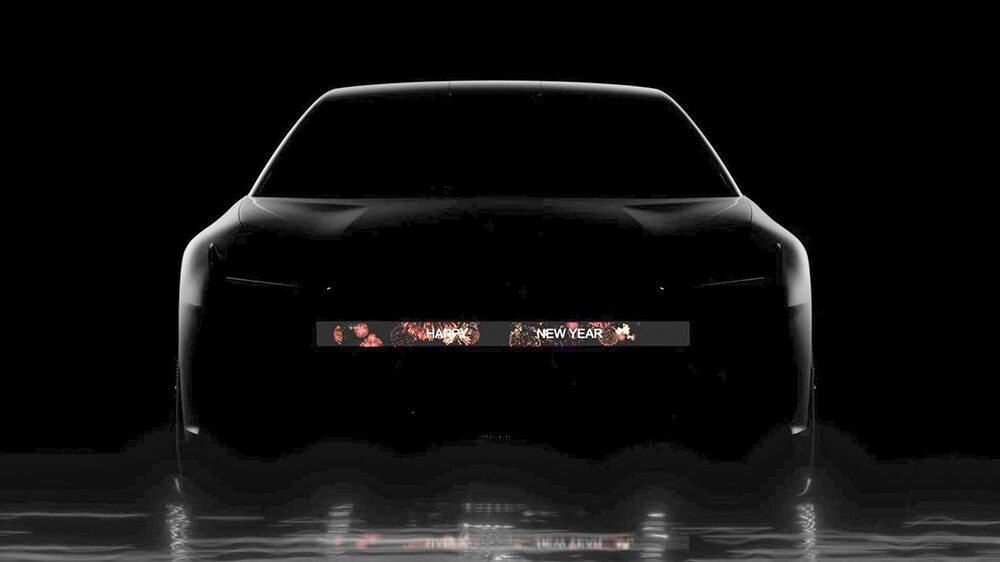Geely представила премиальный седан с экраном вместо решетки