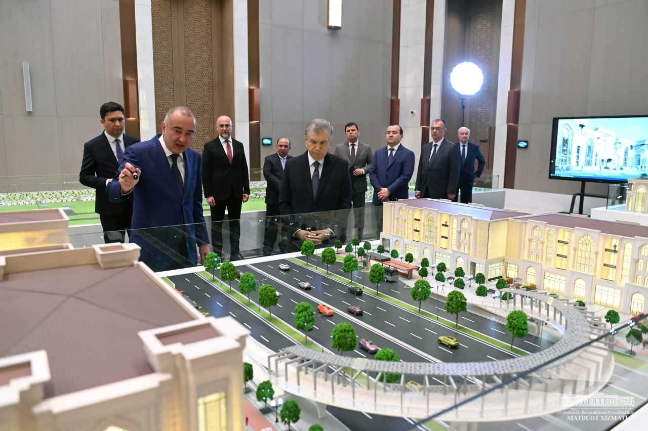 Президенту показали макеты «четырехэтажек», которыми застроят улицу Янги Узбекистон на выезде из Ташкента