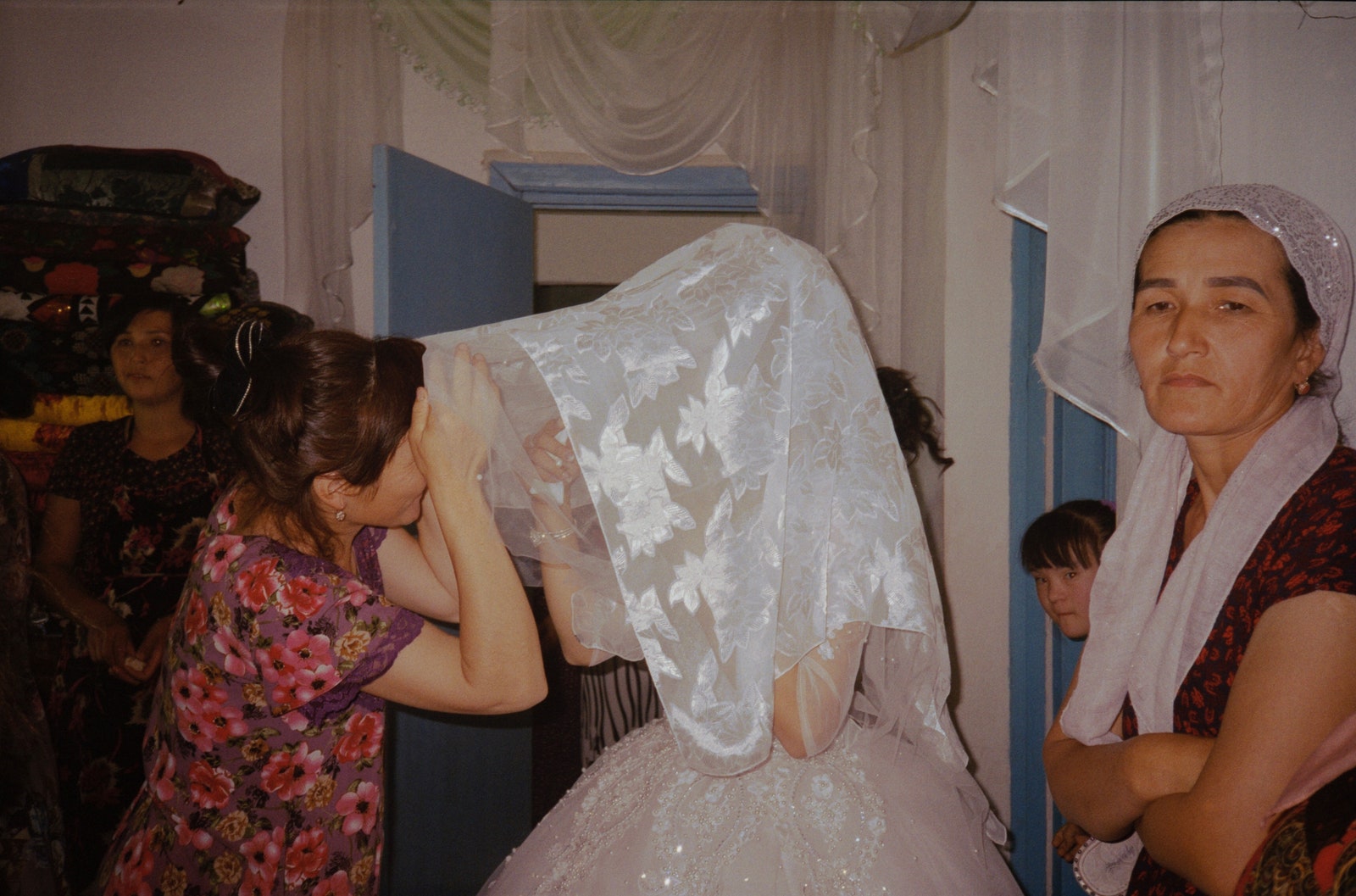 Желающий жениться узбекистанец раскритиковал традицию выкупа невесты, приравняв это к законной торговле людьми