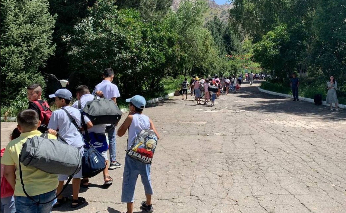 В Узбекистане одаренных учащихся и педагогов будут отправлять в оздоровительные лагеря