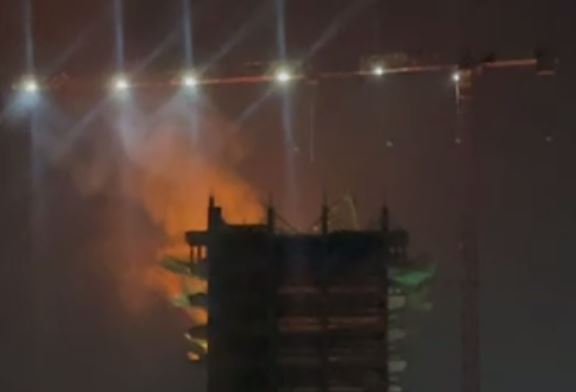 В Ташкенте загорелось здание строящегося ЖК Sapphire Terrace (видео)