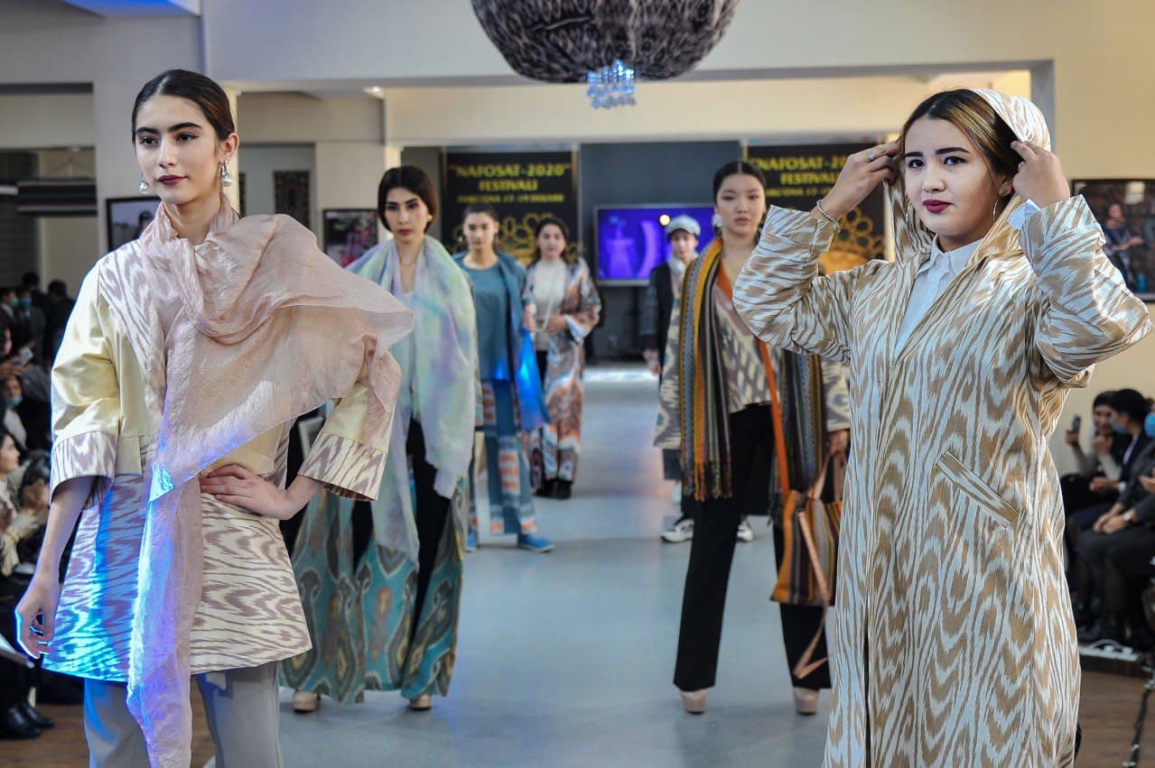 В Фергане прошел показ мод для формирования вкуса молодежи на основе национальных ценностей