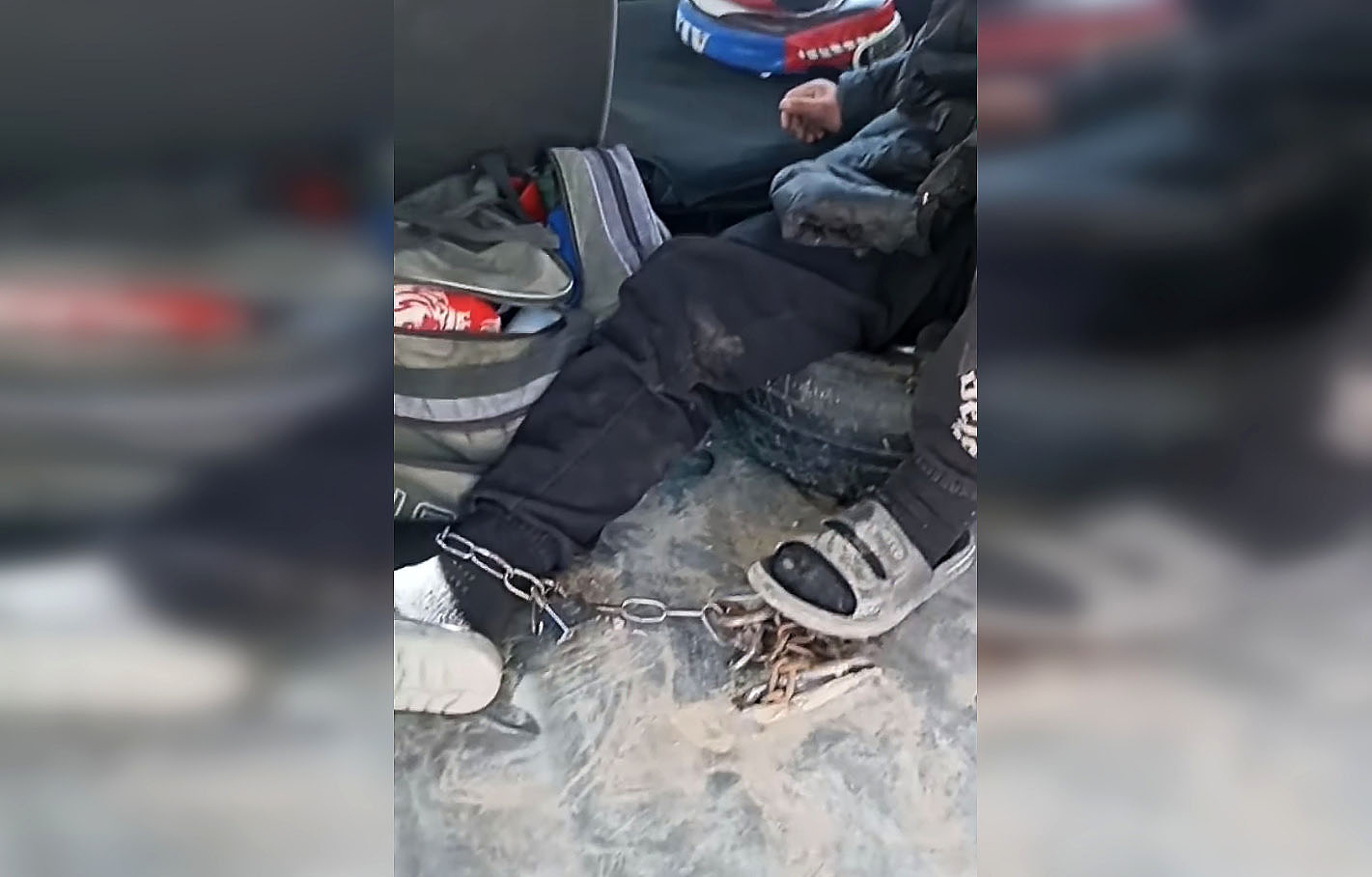 В Самарканде в машине бывшего сотрудника УВД обнаружили 13-летнего мальчика в цепях