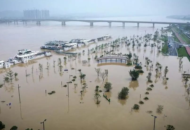 В Китае из-за наводнений эвакуировали свыше 50 тысяч человек