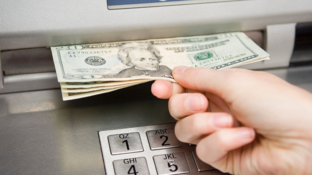 В Узбекистане для обналичивания долларов установят 1000 банкоматов