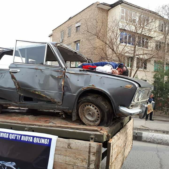 Ферганцев шокировали разбитыми машинами с трупами внутри, которые провозят по городу (фото)