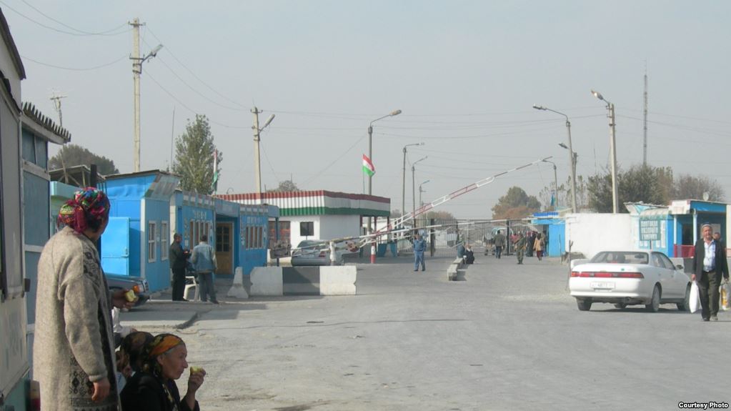 На таджикско-узбекской границе еще не начали пропускать людей 