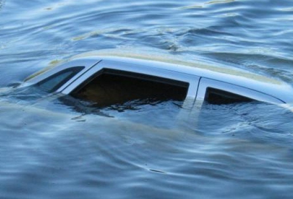В Андижанском водоканале нашли машину с трупом водителя