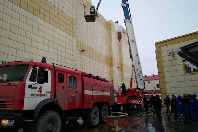 Около 40 человек погибли при пожаре в Кемерово