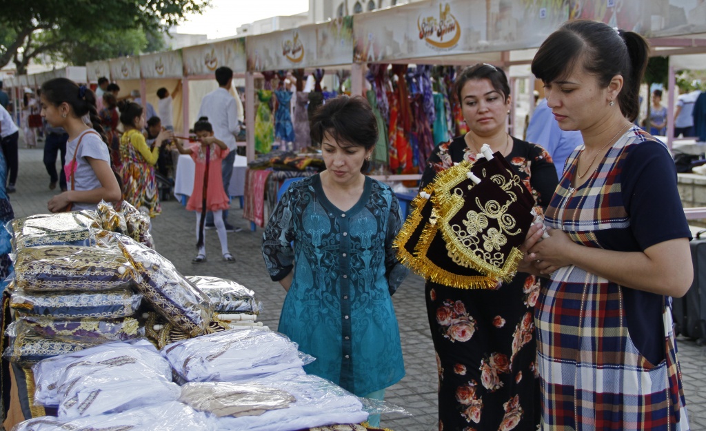 В Узбекистане увеличат срок пребывания граждан Таджикистана без регистрации
