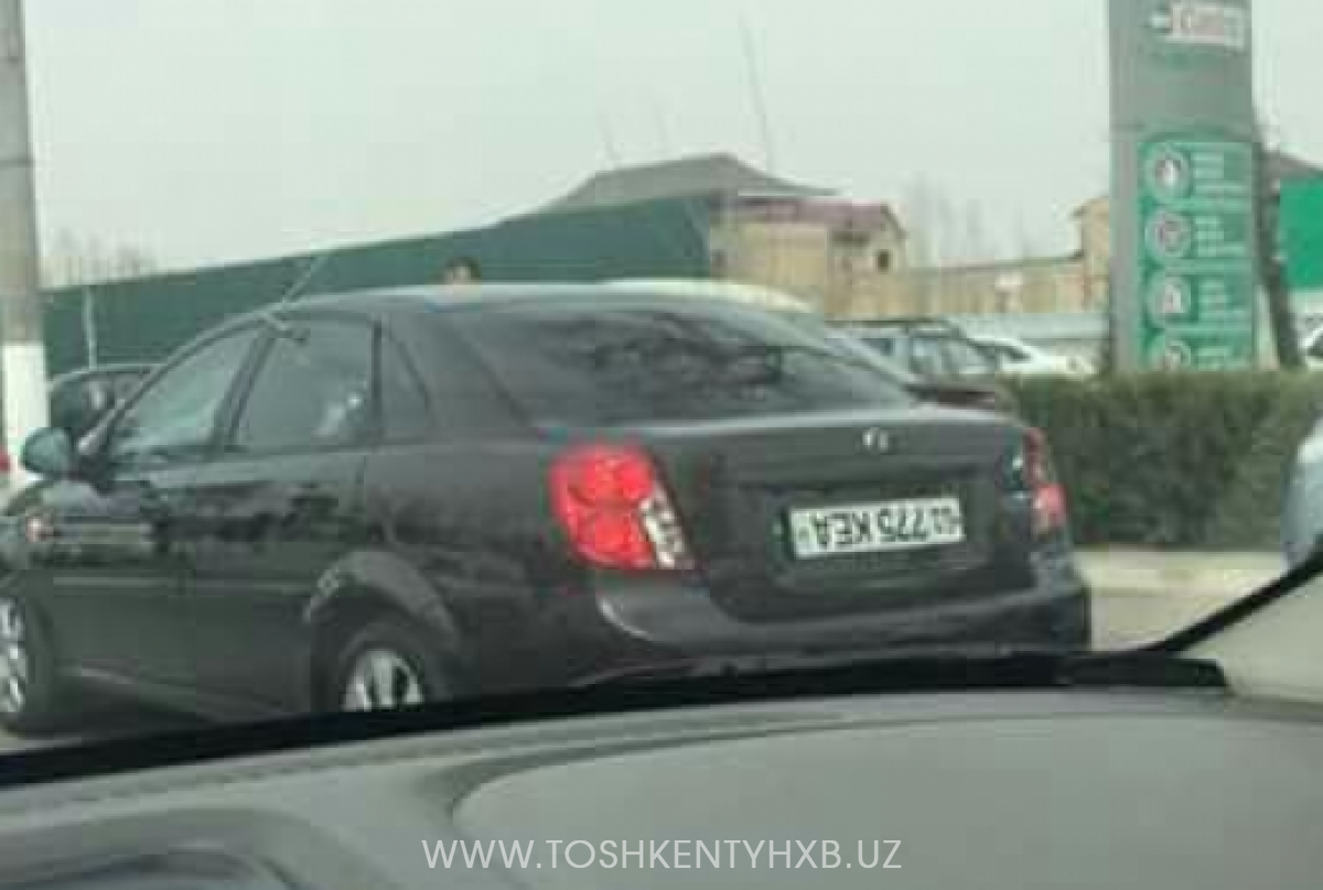 В Ташкенте водителя Lacetti крупно оштрафовали и временно лишили машины за перевернутый номер