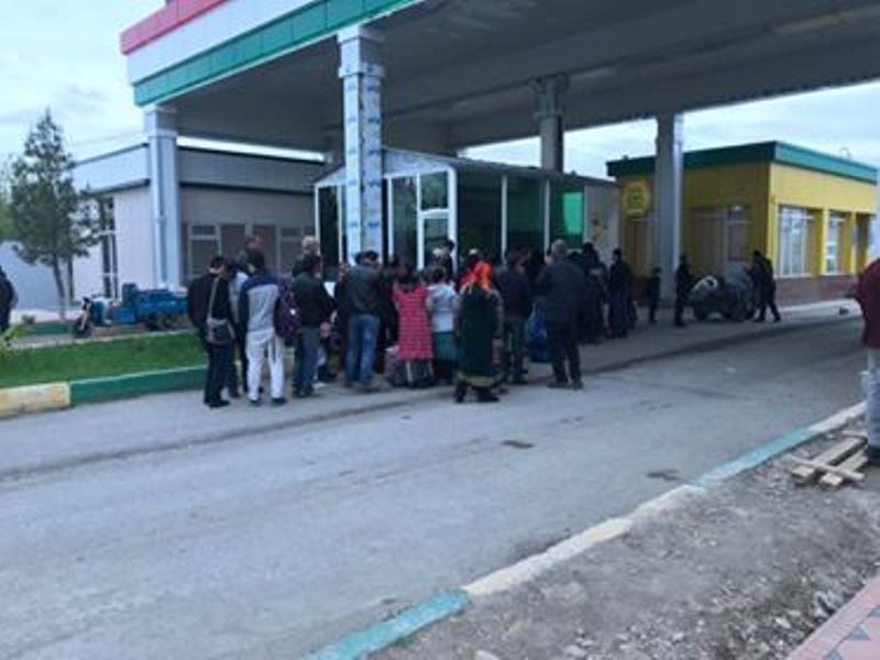 Люди жалуются на взятки на узбекско-таджикской границе