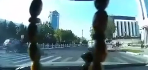 ДТП, в котором гражданин США насмерть сбил женщину в Ташкенте, записали на видеорегистратор