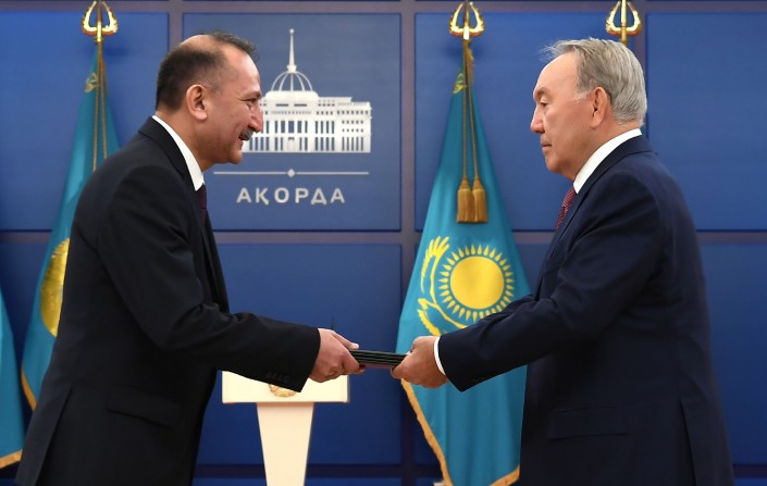 Назарбаев поздравил нового посла Узбекистана 