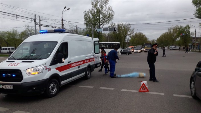 В Алмате автобус насмерть сбил девушку (видео)