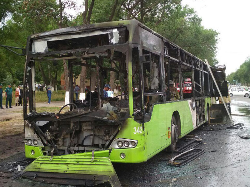 Названа вероятная причина возгорания автобуса на Чиланзаре