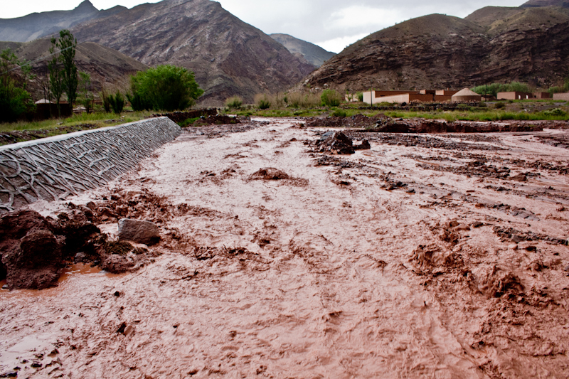 Сель в Кашкадарье затопил сотни домов, смыл мосты и автомобили