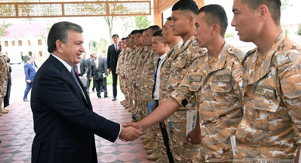 Шавкат Мирзиёев встретился с военными и поинтересовался какие книги читают солдаты