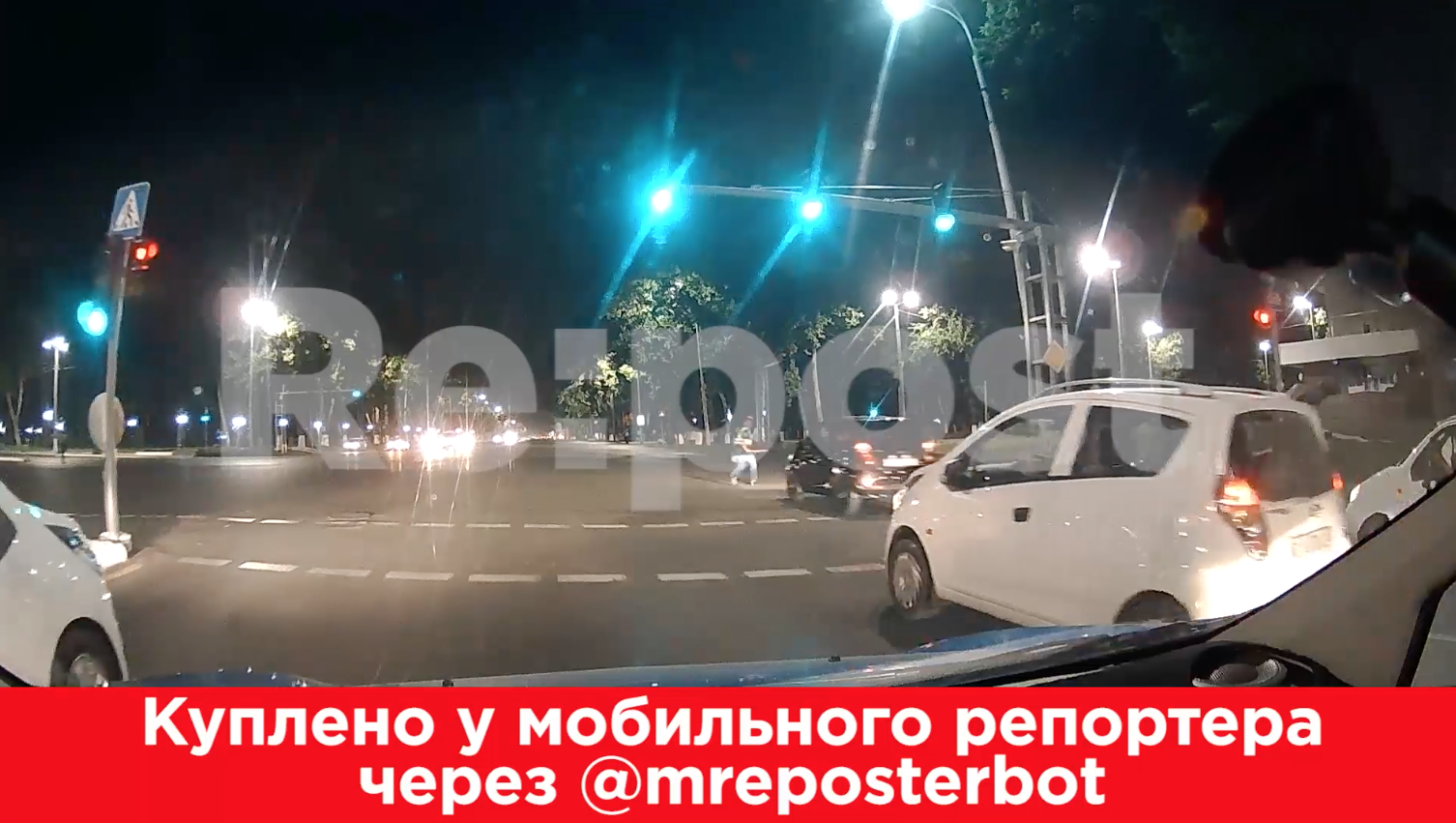 Сотрудника ДПС сбили на пешеходном переходе в центре Ташкента (видео)