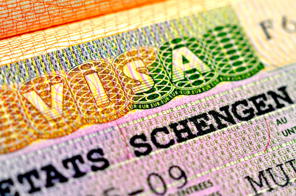 Стало известно, на сколько подорожает Шенгенская виза