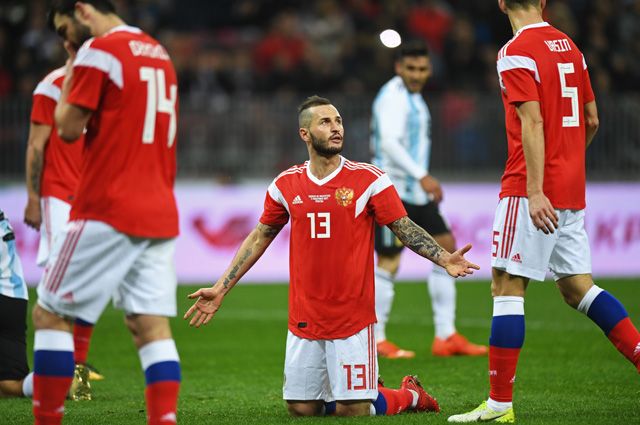 Сразу два футболиста ушли из сборной России после проигрыша в четвертьфинале